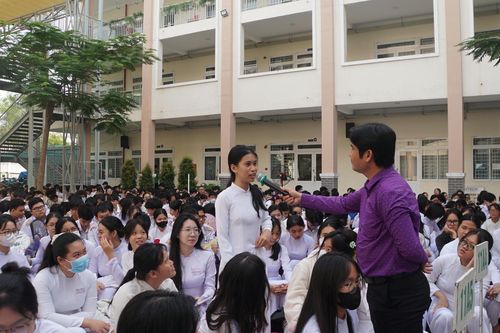 Hơn 1.000 học sinh trung học tìm kiếm đam mê cùng chuyên gia