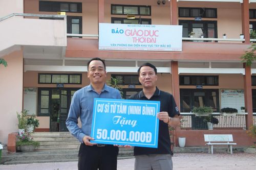 Trao 50 triệu đồng hỗ trợ học sinh vùng biên giới Mường Nhé