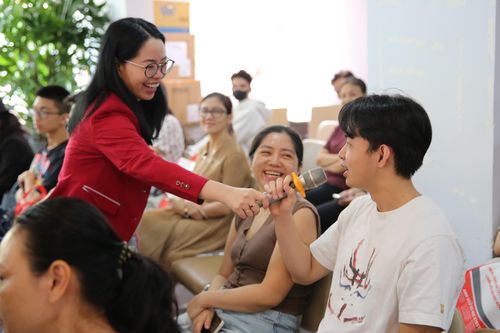 Trường học tổ chức Hội thảo hướng nghiệp cho phụ huynh và học sinh