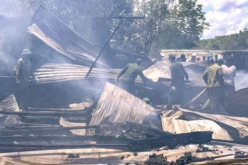 Cháy 5 căn nhà ở Cà Mau