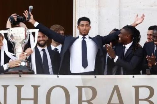 Real Madrid diễu hành mừng vô địch La Liga 2023/24, Jude Bellingham tự tin nói tiếng Tây Ban Nha
