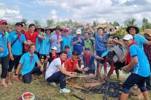 Hành trình Khăn hồng vì đàn em tại Cà Mau