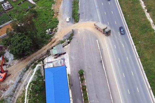 Công an vào cuộc vụ phá rào cao tốc để chở đất