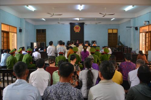 Làm giả sổ đỏ để chiếm đoạt tiền của ngân hàng