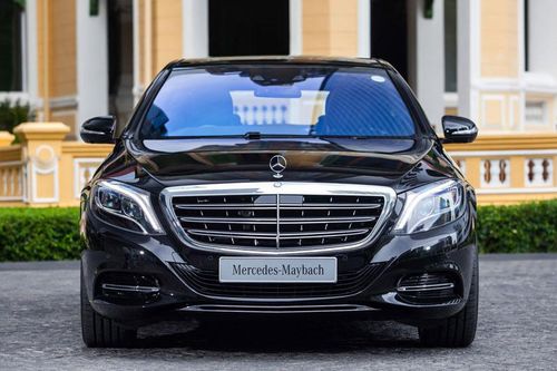 Xe sang Maybach nhiều lần bán ế, ngân hàng giảm giá sốc