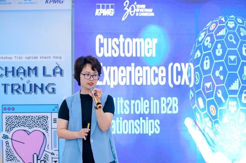 Sinh viên trường ĐH CMC 'thực chiến' cùng chuyên gia trải nghiệm khách hàng