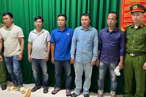Bắt thêm 11 đối tượng trong đường dây của 'bà trùm cát lậu' miền Đông