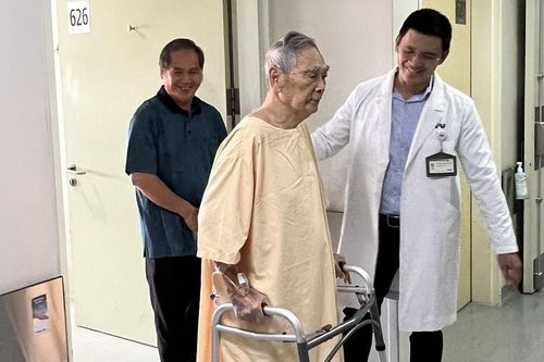 Cụ ông 102 tuổi gãy cổ xương đùi hồi phục kỳ diệu