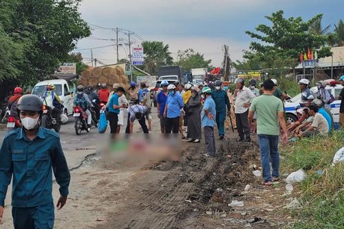 Va chạm với xe tải, nữ sinh tử vong thương tâm