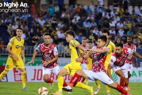 Sông Lam Nghệ An bị cầm hòa trong ngày ra mắt của huấn luyện viên Phạm Anh Tuấn