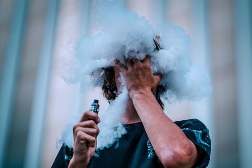 Bộ Y tế: 'Phải cấm vì chứa nicotine, ảnh hưởng chất lượng giống nòi'