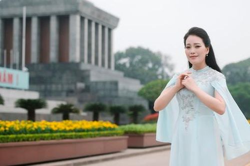 Sao Mai Huyền Trang ra MV mừng sinh nhật Bác Hồ