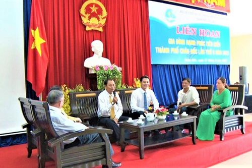 Đưa công tác xét tặng danh hiệu văn hóa vào nền nếp