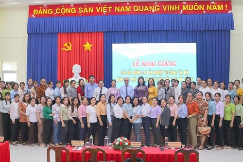 Khai giảng lớp bồi dưỡng cơ bản nghiệp vụ công tác hội phụ nữ năm 2024
