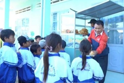 Gia Lai: Thầy Vũ Văn Tùng được vinh danh trong Chương trình 'Vinh quang Việt Nam' năm 2024