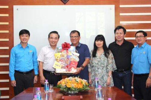 Đoàn đại biểu Quốc hội tỉnh Khánh Hòa tiếp xúc cử tri là công nhân lao động