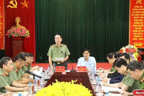 Thứ trưởng Bộ Công an thăm và làm việc tại huyện Vân Hồ