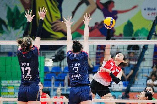 Cúp VTV9-Bình Điền 2024: Binh chủng Thông tin thoát thua trong gang tấc