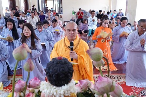 Chùa Thiên Nguyên (Tiền Giang), chùa Bửu Đà (TP.HCM) tặng quà Phật đản, khánh thành cầu nông thôn
