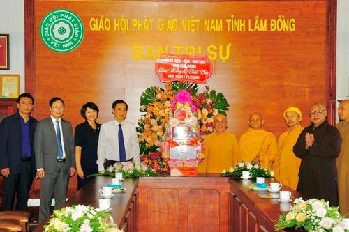 Lâm Đồng: Quyền Bí thư Tỉnh ủy thăm, chúc mừng Phật đản đến Ban Trị sự Phật giáo tỉnh