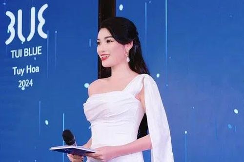 MC Diễm Nhi xinh đẹp, chuyên nghiệp ghi dấu ấn sâu sắc trong lòng khán giả qua từng sự kiện doanh nghiệp