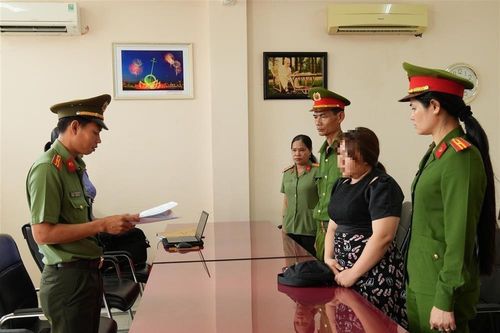 Hậu Giang: Bắt tạm giam cặp vợ chồng tổ chức cho người khác trốn đi nước ngoài