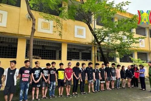 Bắt 26 đối tượng mang hung khí gây náo loạn đường phố