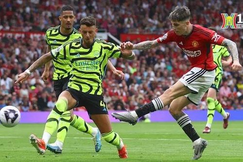Arsenal đánh bại Manchester United ngay tại Old Trafford