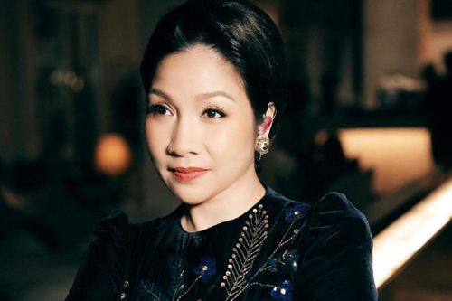 Mỹ Linh: Bỏ hát lót, hát ở vũ trường, tôi bị nói 'đã nghèo còn sĩ'