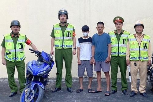Bắt 2 nam thanh niên đi xe máy cướp giật tài sản