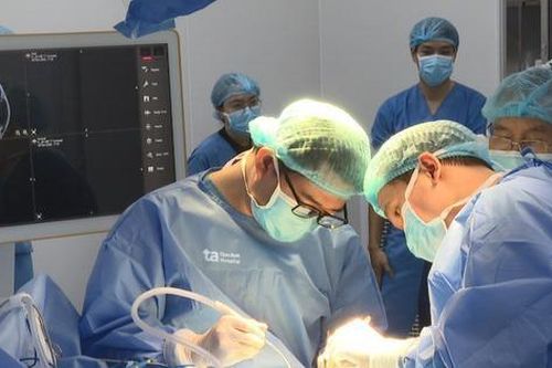 Cảnh giác u màng não từ triệu chứng đau đầu, nhìn mờ
