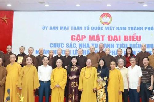 Gặp mặt chức sắc, nhà tu hành nhân dịp Đại lễ Phật đản