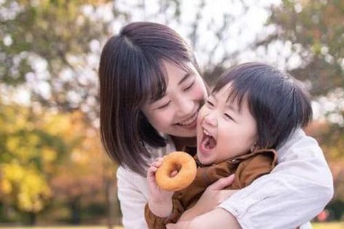 10 quy tắc nơi công cộng ảnh hưởng lớn đến tương lai của trẻ mà cha mẹ Nhật luôn tuân thủ khi dạy con