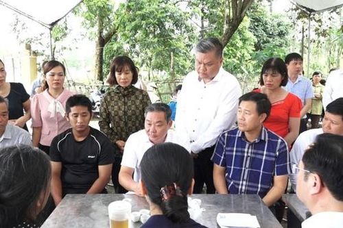 Lãnh đạo Hà Nội thăm hỏi gia đình các nạn nhân trong vụ sạt lở đất ở Ba Vì