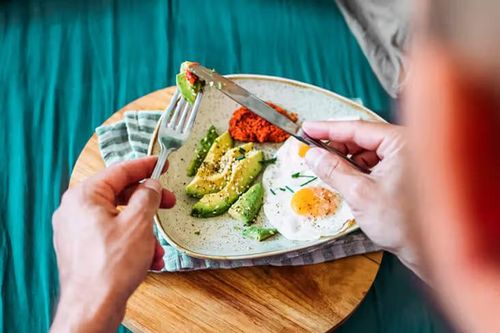 Bí quyết kiểm soát cảm giác thèm ăn, tránh tăng cân