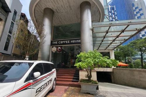 Thực hư thông tin The Coffee House hỗ trợ bác sĩ bị kính rơi vào người 117 triệu đồng?