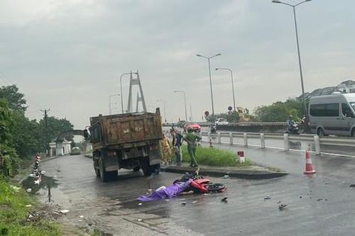 Va chạm giao thông chân cầu Bính, một người tử vong