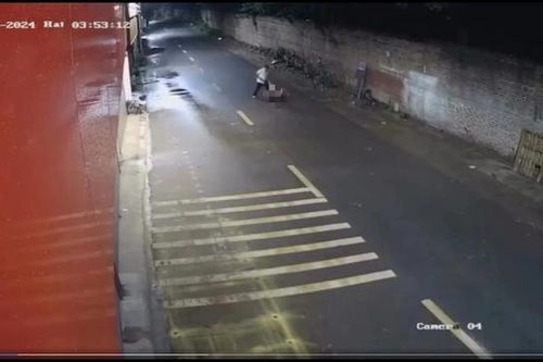 Cô gái bị đâm hàng chục nhát dao giữa đường ở Hà Nội