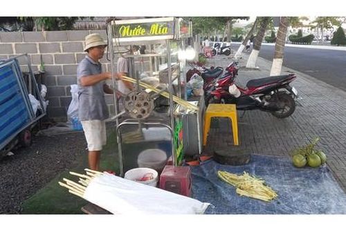 Thời tiết nắng nóng, tiểu thương bỏ túi nửa triệu mỗi ngày nhờ bán nước mía