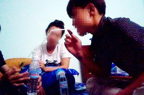 Bắt quả tang nhóm đối tượng sử dụng ma túy trong chợ, phát hiện chiếc xe máy không chính chủ
