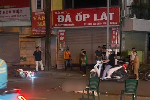 Hà Nội: Người dân chặn, bắt tài xế xe tải bỏ chạy sau khi tông cô gái tử vong