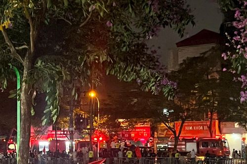 Nhanh chóng dập tắt đám cháy trên phố Vũ Tông Phan