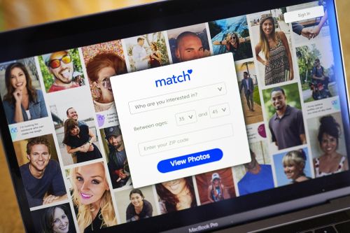 FBI cảnh báo lừa đảo qua app hẹn hò