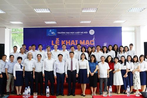 Khai mạc diễn đàn 'Luật học và Phát triển'