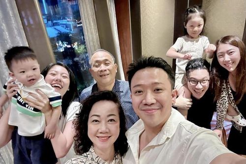 Showbiz Việt hôm nay: Trấn Thành khoe ảnh mẹ ruột, Hari Won vắng mặt