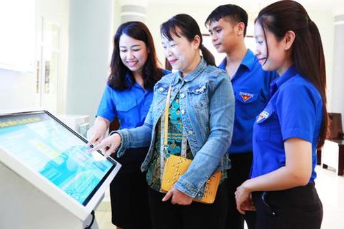 Chi trả lương, bảo hiểm không dùng tiền mặt: lợi cả đôi đường
