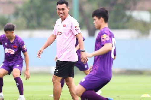 VFF bổ nhiệm HLV Hứa Hiển Vinh nắm đội U19 Việt Nam, thay ông Hoàng Anh Tuấn