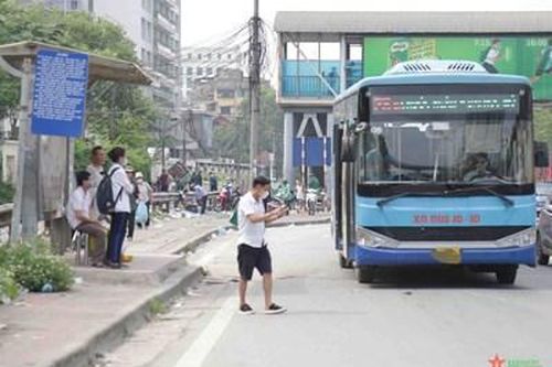 Hà Nội: Xử phạt tài xế xe buýt đón trả khách không đúng quy định