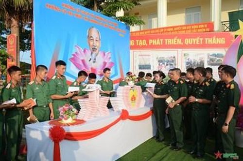 Triển lãm, trưng bày sách, giao lưu văn nghệ 'Nhớ về Bác lòng ta trong sáng hơn'