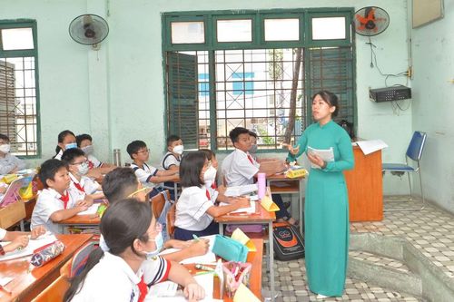 Giải bài toán nghịch lý cung - cầu của ngành sư phạm
